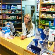 Laureata in Farmacia industriale con master in dietetica insegna Biochimica, Microbiologia, Chimica ecc agli studenti delle scuole medie e superiori